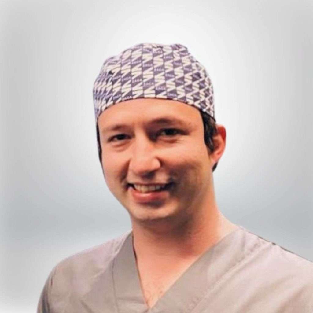 Dr Miguel Moura G